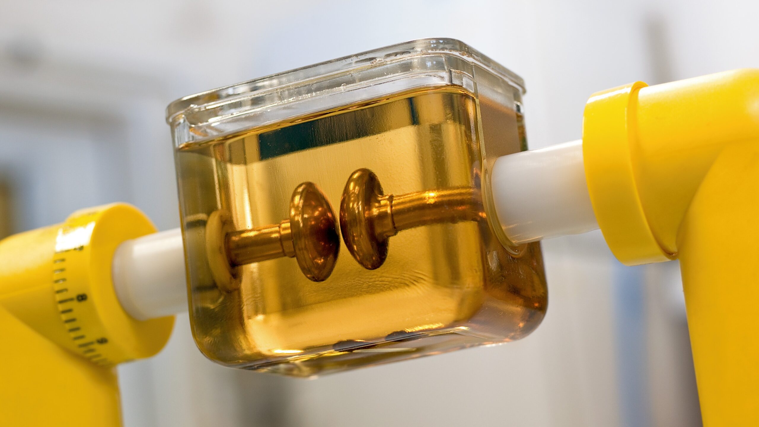 Dielectric breakdown voltage test cell filled with insulating oil, electrodes visible in the sample chamber