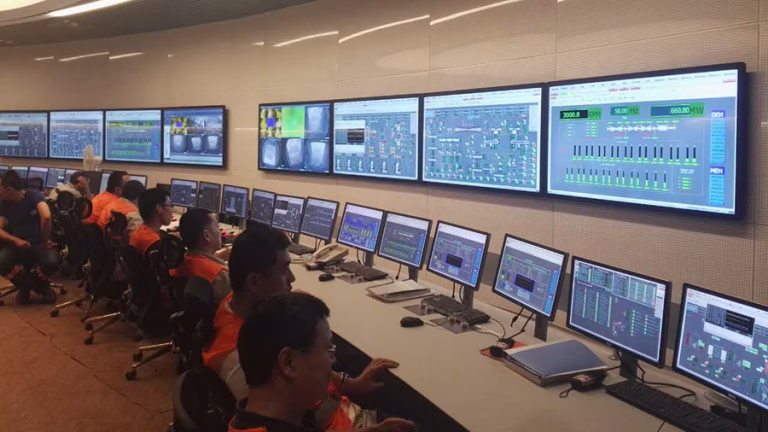 Monitoring displays and operator consoles in the control room of Zetes-3 power station.